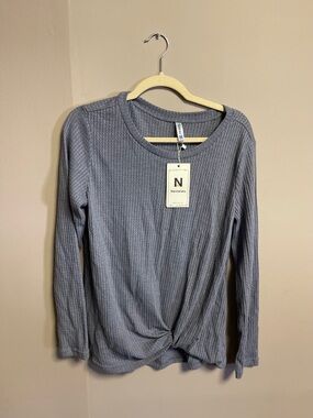 Neineiwü Ribbed Knot-Front Top in Heather Gray. Size M
